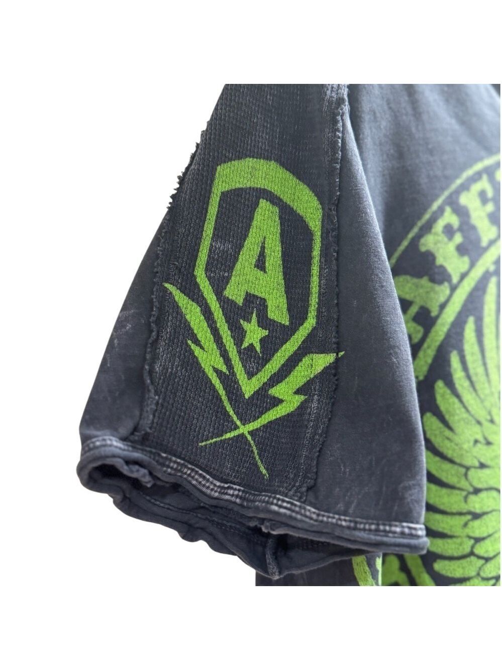 Affliction Men's Graphic Tee Neon Green Skull Wings in His Size Large - Picture 4 of 8